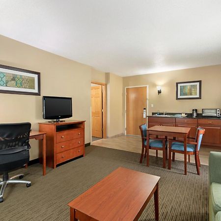 Best Western Plus Plattsburgh Esterno foto