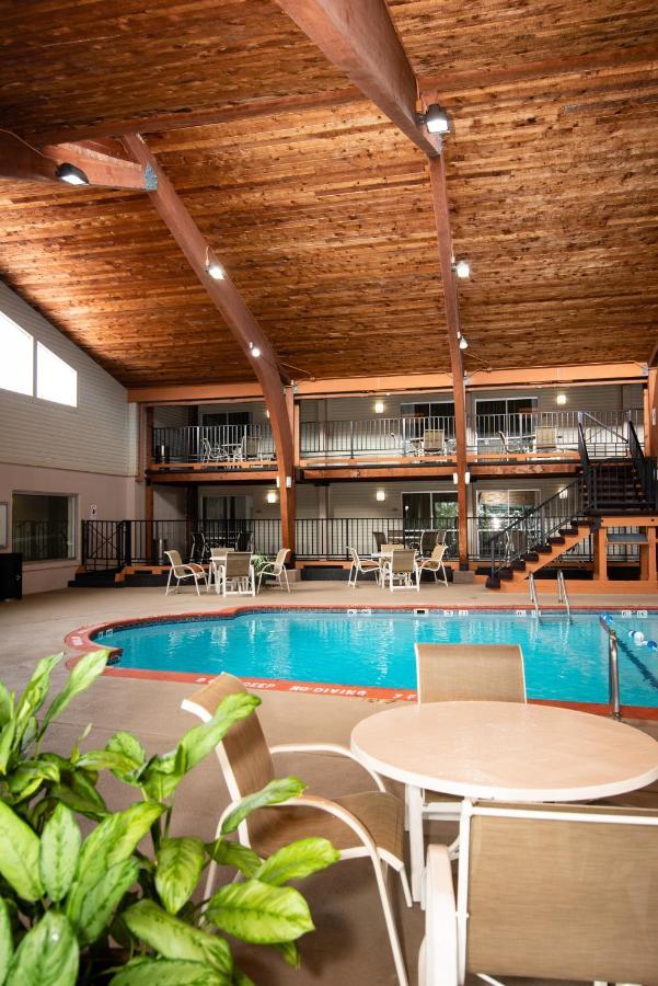 Best Western Plus Plattsburgh Esterno foto