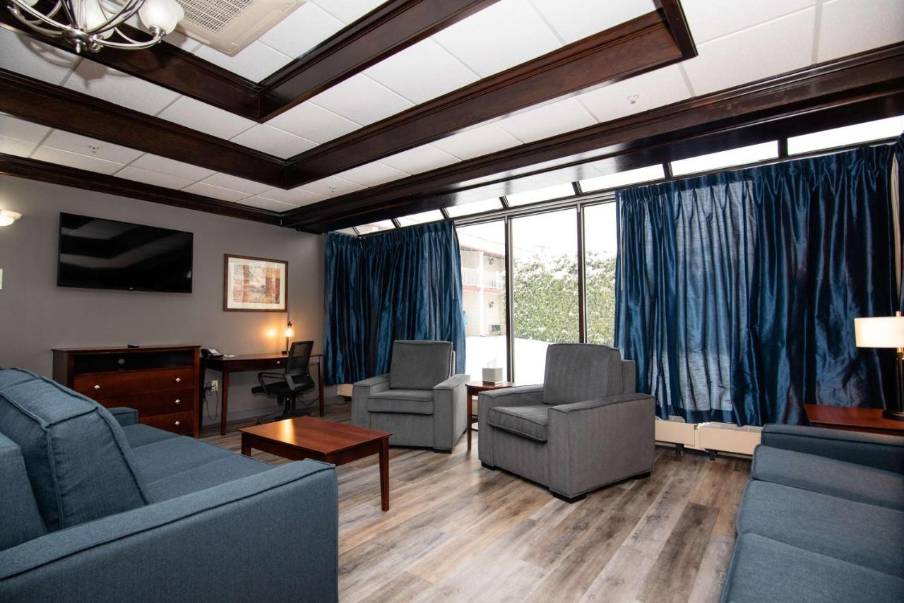Best Western Plus Plattsburgh Esterno foto