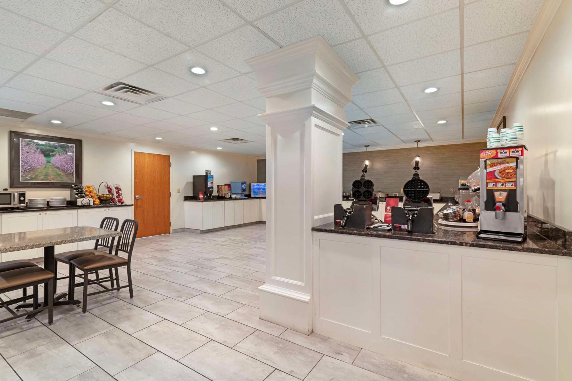 Best Western Plus Plattsburgh Esterno foto