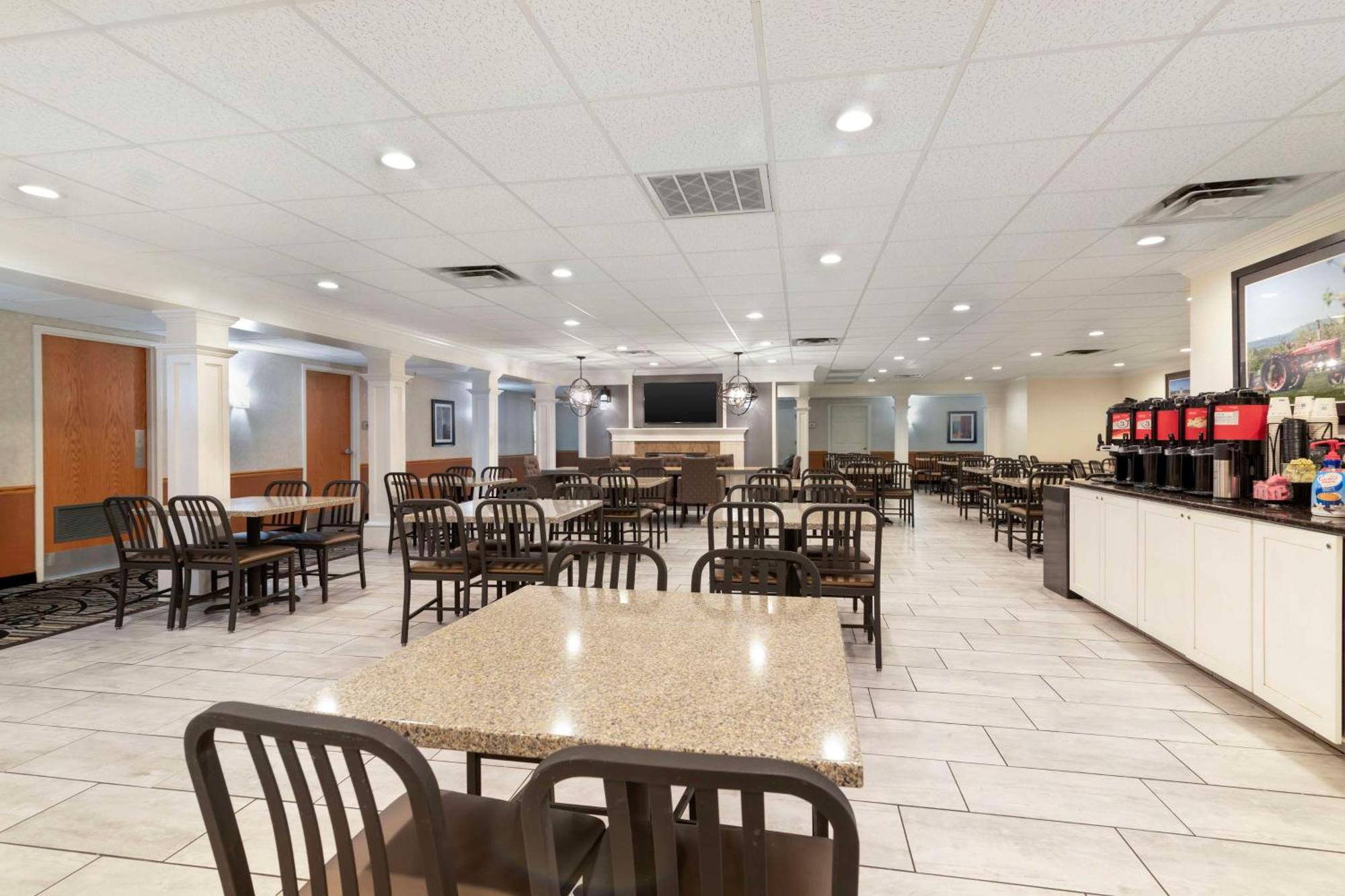 Best Western Plus Plattsburgh Esterno foto