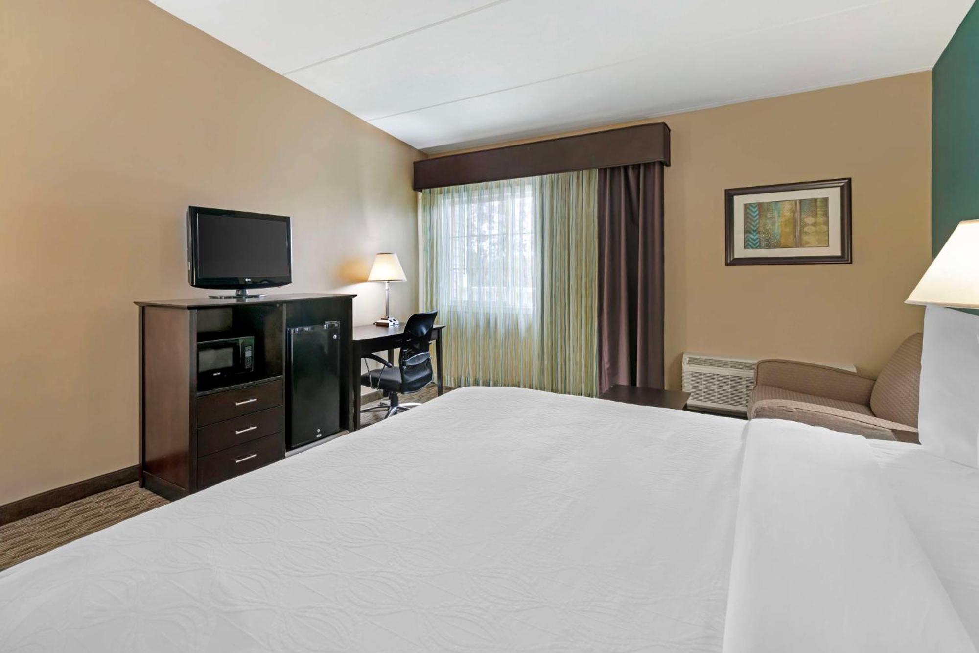 Best Western Plus Plattsburgh Esterno foto