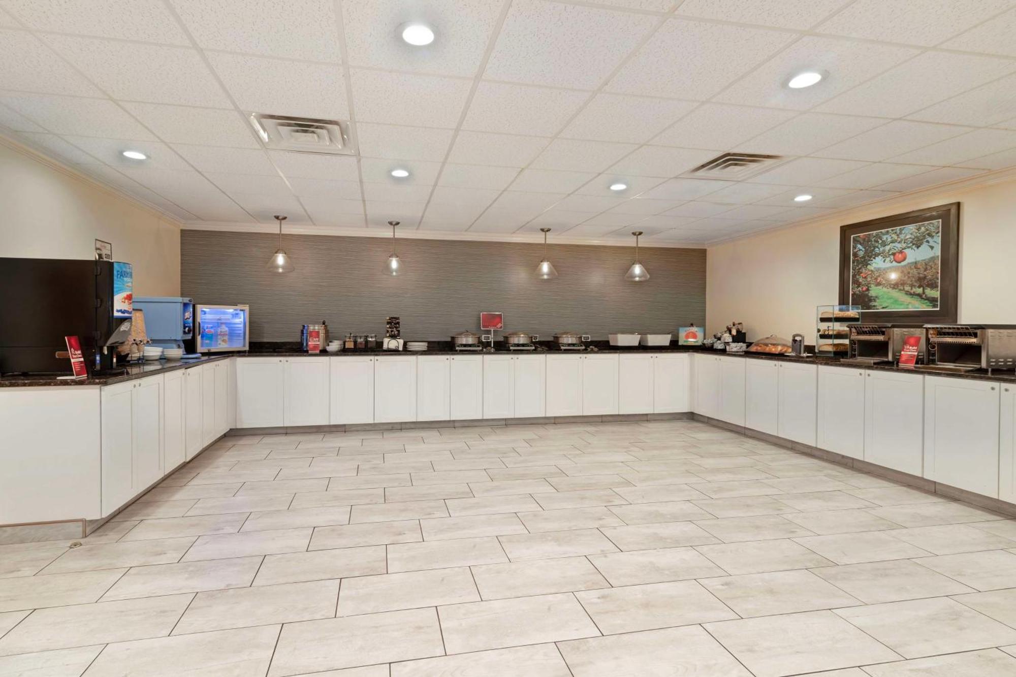 Best Western Plus Plattsburgh Esterno foto