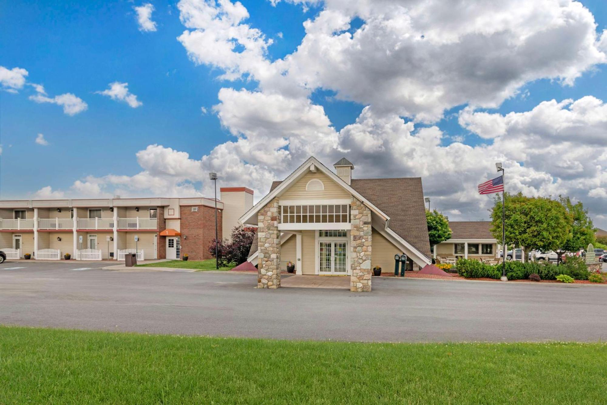 Best Western Plus Plattsburgh Esterno foto