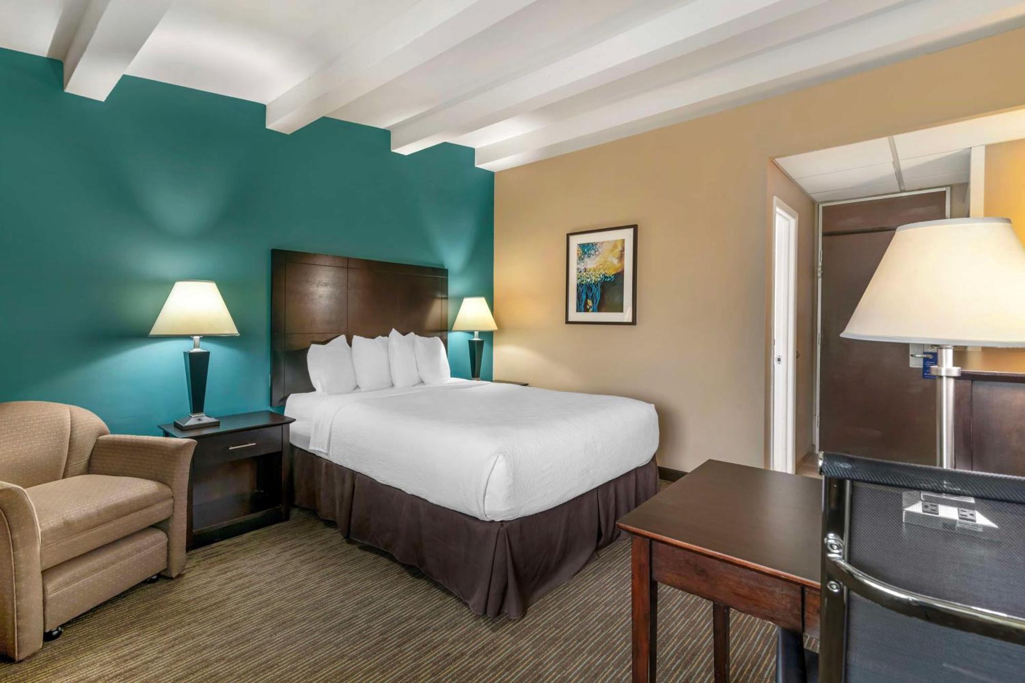 Best Western Plus Plattsburgh Esterno foto