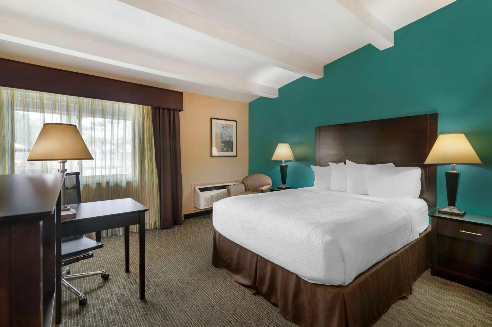 Best Western Plus Plattsburgh Esterno foto
