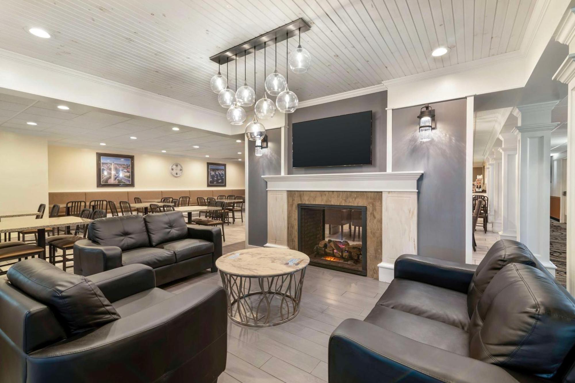Best Western Plus Plattsburgh Esterno foto