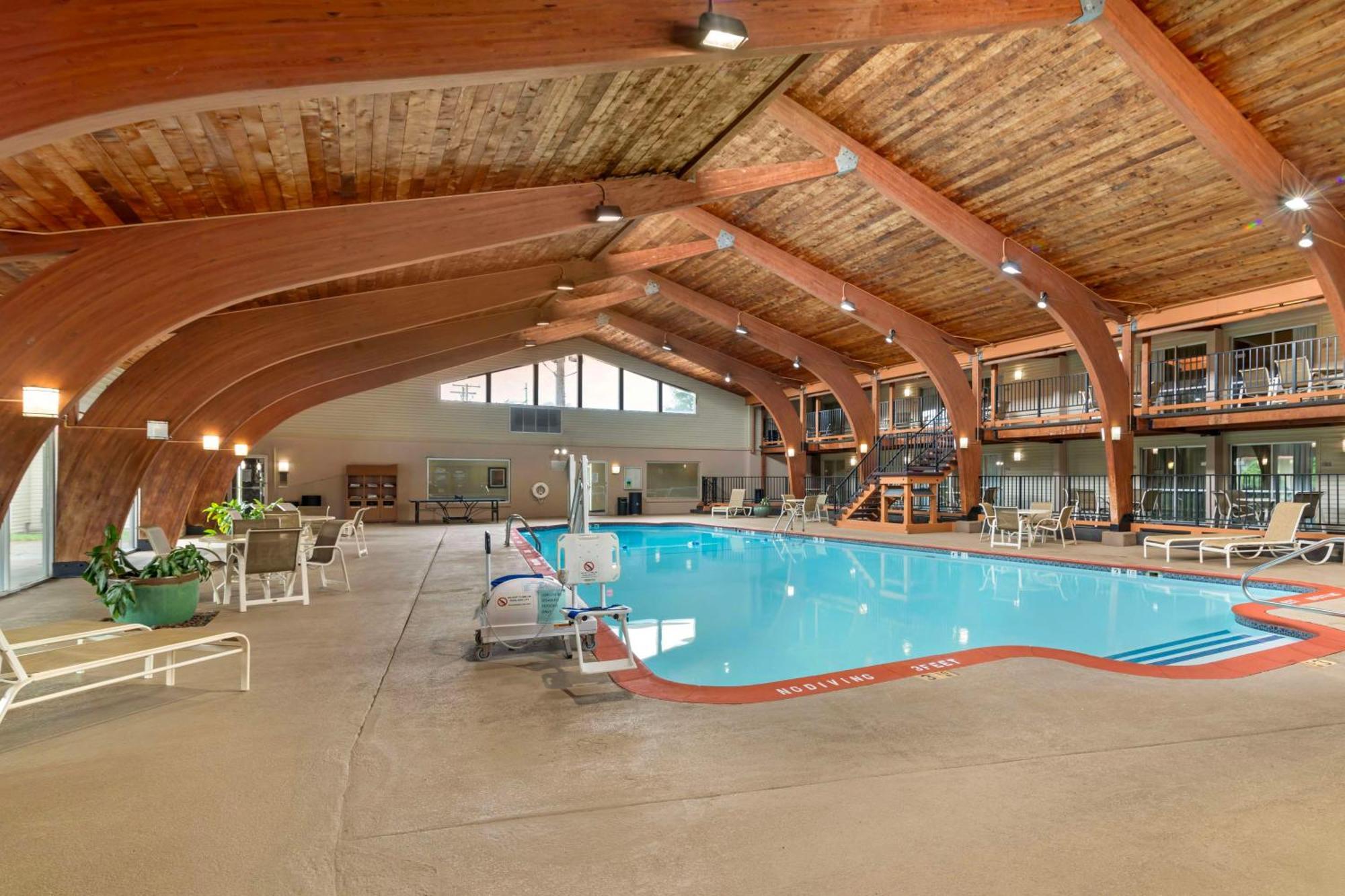 Best Western Plus Plattsburgh Esterno foto